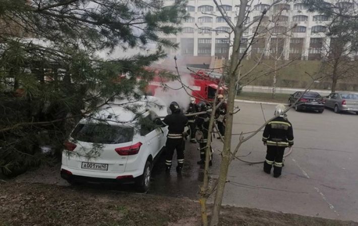 В Росії хлопець кинув коктейлі Молотова в будівлю обласної адміністрації