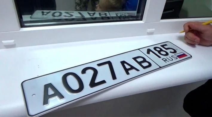 Дурнів немає - у Мелітополі водії виявляються міняти номери автомобілів на російські (фото, відео)