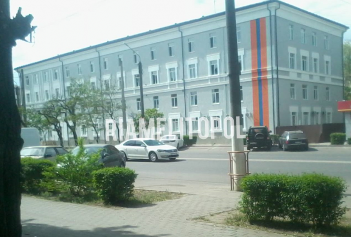 В Мелитополе общежитие для студентов оккупанты “приспособили” для заезжих гастролеров из россии (фото)