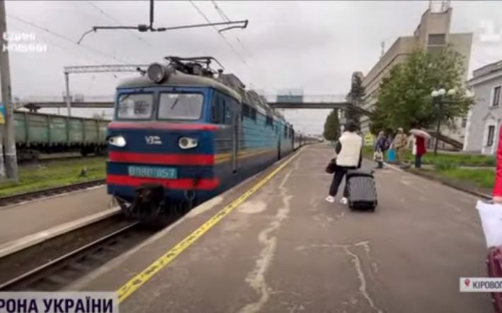 У 18-летней девушки из Донецкой области начались роды в эвакуационном поезде: как все закончилось