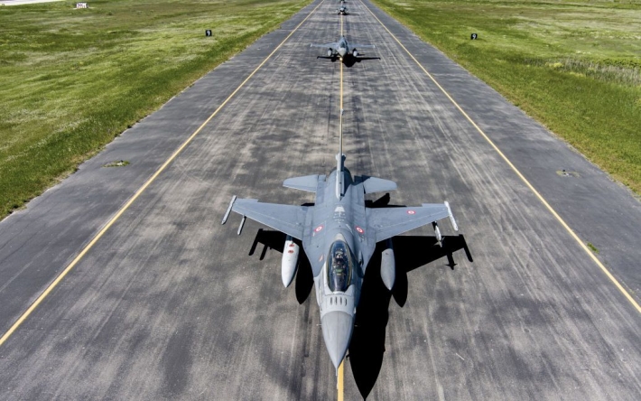 Посол Данії назвав час, коли винищувачі F-16 з’являться в Україні