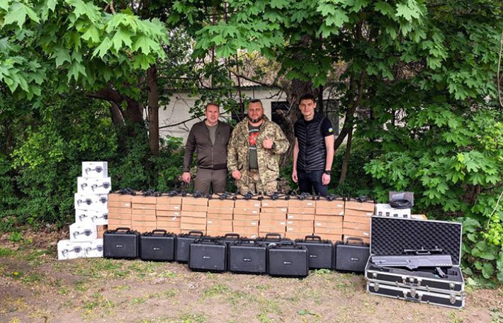 Мелитопольский нардеп вместе с председателем ЗОВА передал на фронт 200 коптеров и другую технику