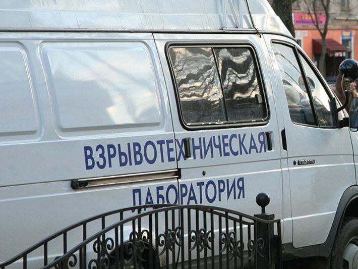 В Мелитополе на стоянке заминировали авто - в городе проводят облавы и обыски