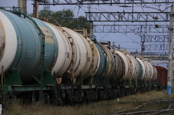 У росіян у Мелітополі порушено логістику: поїзди з паливом не пускають через Керченський міст