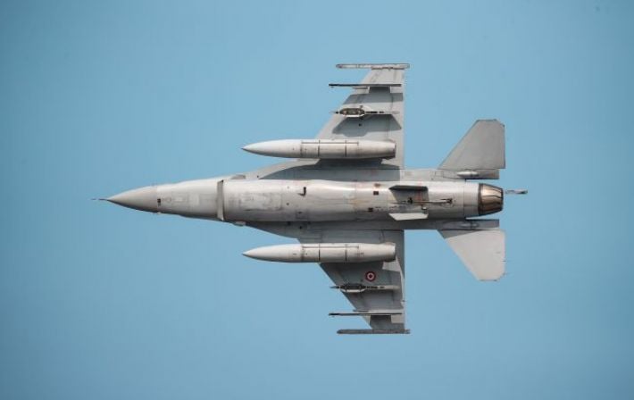 Чи зможуть F-16 працювати у тандемі зі старою українською авіацією: відповідь Євлаша