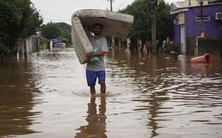 Катастрофическое наводнение в Бразилии: погибли более 50 человек, люди массово покидают свои дома