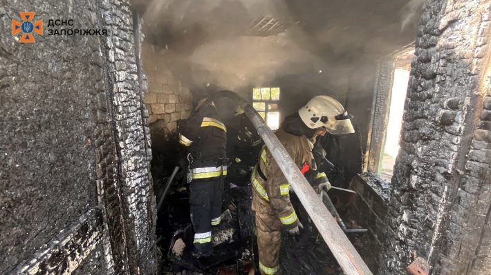 Запорожские спасатели ликвидировали пожар в хозяйственной постройке (фото)