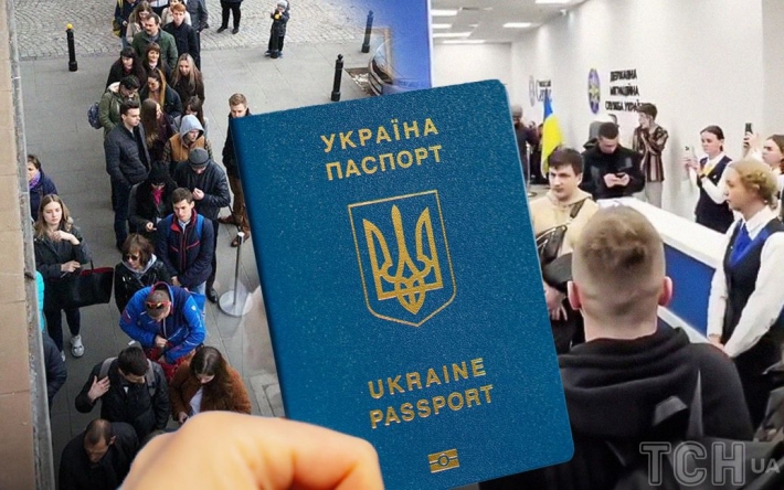 Украинцам за границей снова начали выдавать паспорта: кто в приоритете