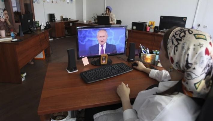 Путин приказал обеспечить в оккупированном Мелитополе "сетевой суверенитет и информационную безопасность" в интернете (фото)