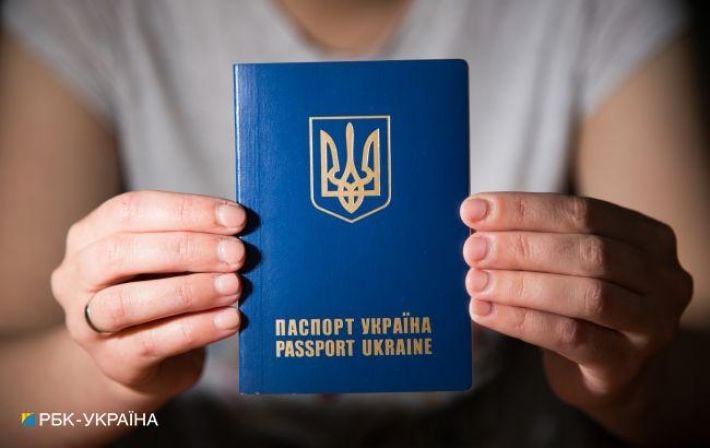 Выдача паспортов за границей: Рада поддержала важный законопроект