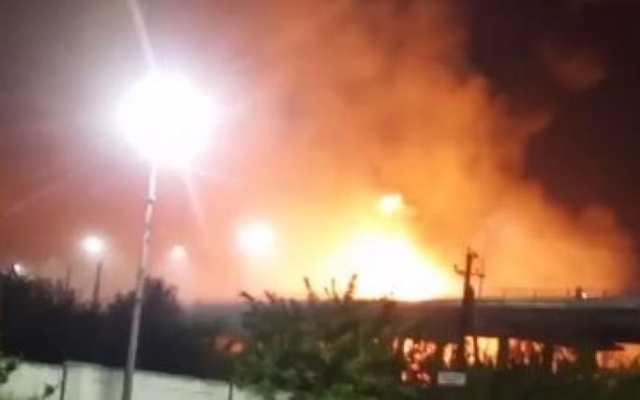 В Луганской области снова "бавовна": очевидцы пишут о пожаре на нефтебазе
