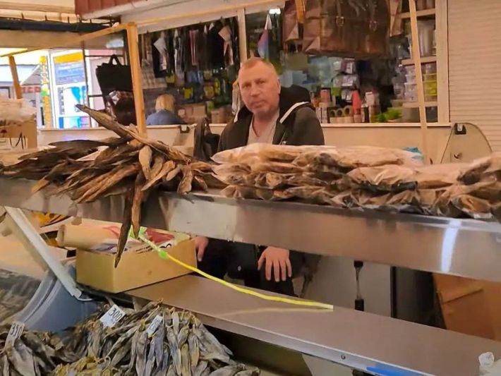 Купуємо все тільки на ринку: жителі Мелітополя скаржаться на низьку якість російських продуктів (фото)
