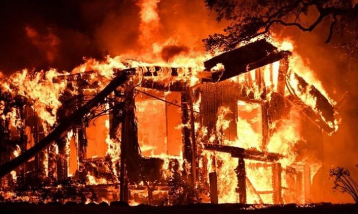 Четверо человек попали в больницу в результате возгорания дома в Запорожье