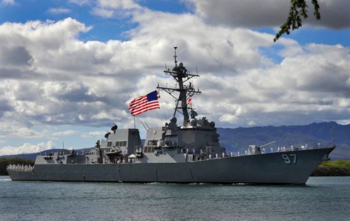 Китай отогнал американский эсминец в Южно-Китайском море, в США отрицают