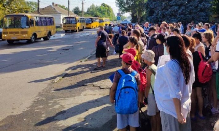 Вместо солнца, теплого моря и фруктов - оккупанты отправят мелитопольских детей на летний отдых в... Мурманск