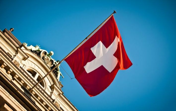 У Швейцарії невідомий з ножем нападав на перехожих: є поранені