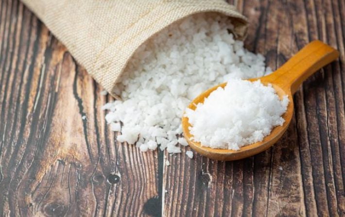 Які чотири ознаки вказують, що ви вживаєте занадто багато солі