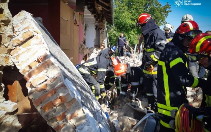 Трагедія на Львівщині: обвал стіни будинку забрав життя маленької дитини