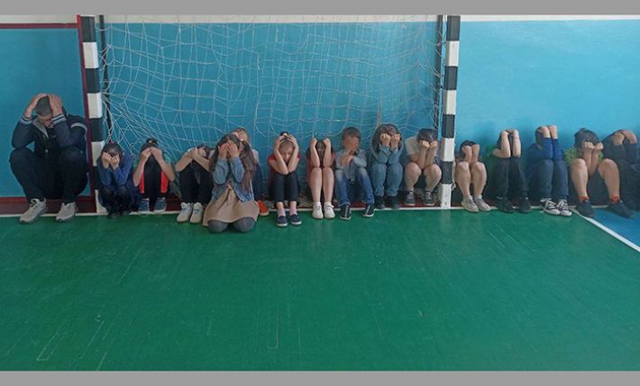 В оккупированной школе Бердянска рашисты проводят антитеррористические учения (фото)