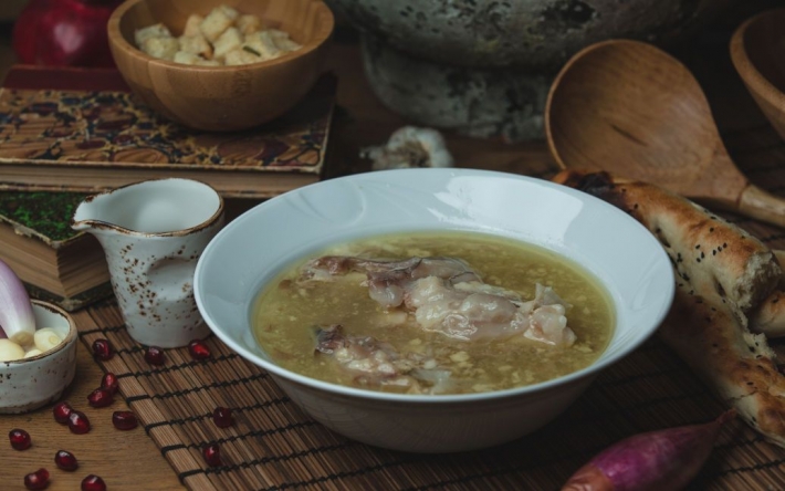 Этот суп укрепляет зубы и кости, замедляет старение: особенно полезен людям за 50