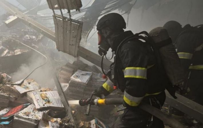 Сожжено 50 000 книг. Как выглядит типография в Харькове, разрушена ударом РФ