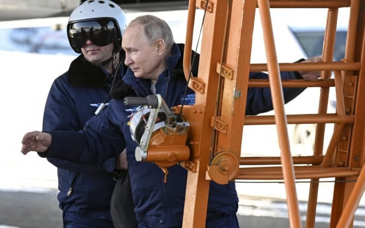 Ядерный бомбардировщик, на котором летал Путин, получил серьезные повреждения: что произошло