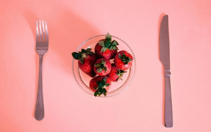 Важливо знати для здоров'я: кому не можна вживати полуницю і чому