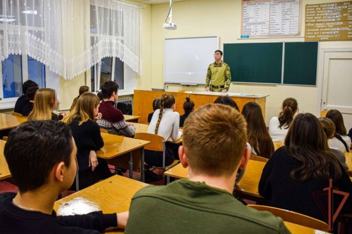 Рашисти-студенти та дембелі-педагоги з ПТСР: що чекає на навчальні заклади Мелітополя