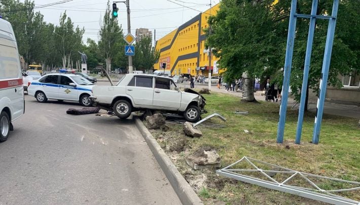 Стало известно состояние пострадавших в серьезном ДТП в центре Мелитополя (фото)