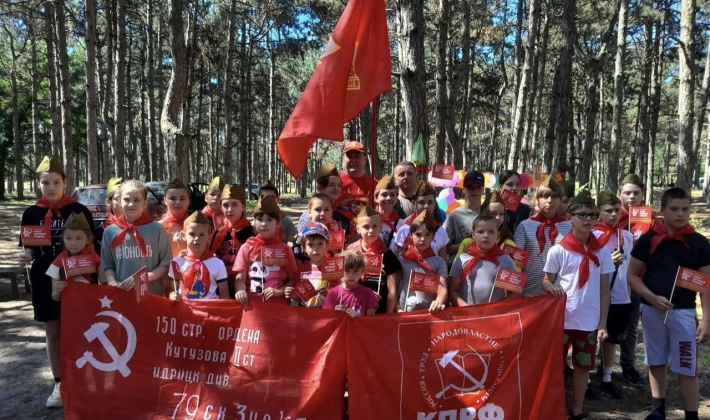Головний комуніст Мелітополя влаштував святковий піар на дітях (фото)