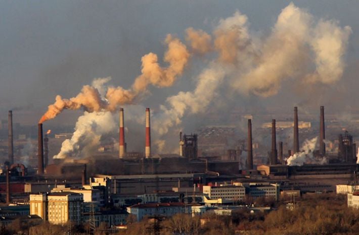 Жители Запорожья уже 2 года жалуются на ужасную вонь из-за промышленных выбросов