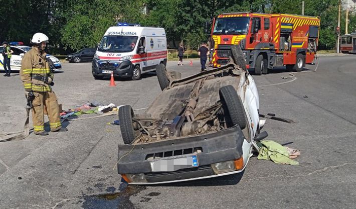 В Запорожье спасатели ликвидировали последствия дорожно-транспортного происшествия (фото)