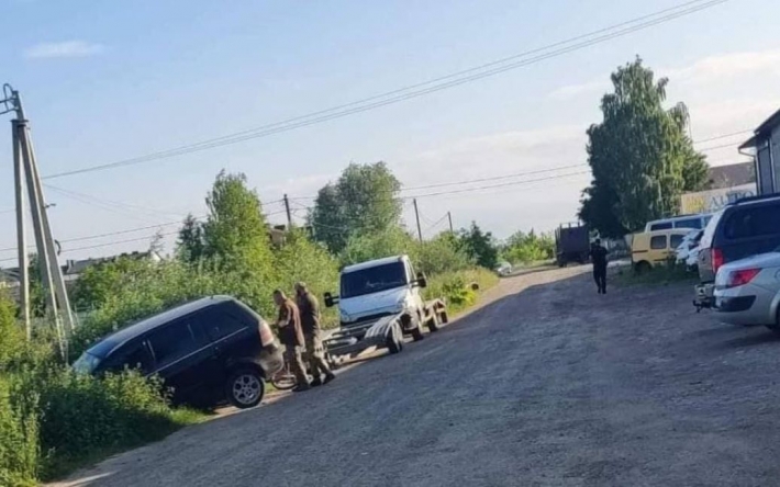На Львовщине представители ТЦК на авто сбили велосипедиста, который от них бежал (видео)