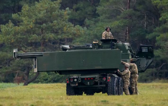 "Защищены как никогда раньше". Посол Латвии рассказал, готова ли страна к вторжению РФ