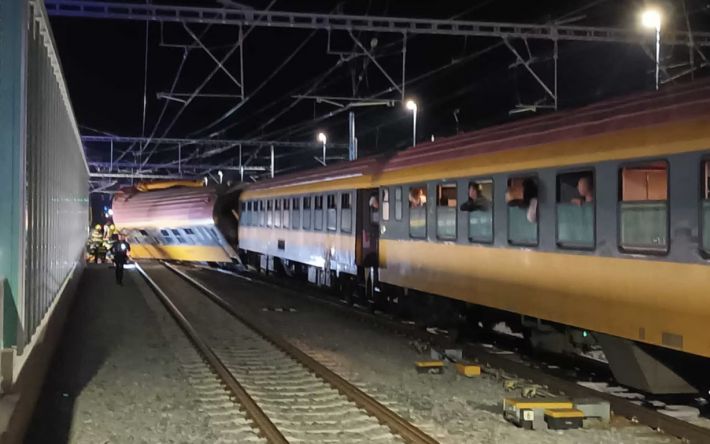 Чешский поезд, следовавший в Украину, столкнулся с грузовым: много погибших и раненых