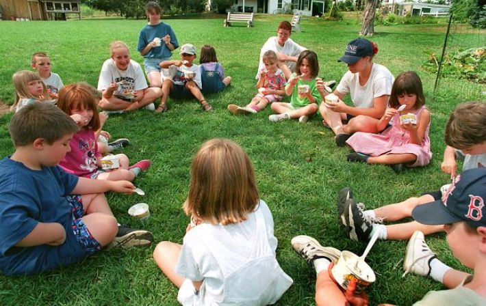 Обучение по графику или тотальный отдых: психолог о том, каким должен быть досуг детей летом
