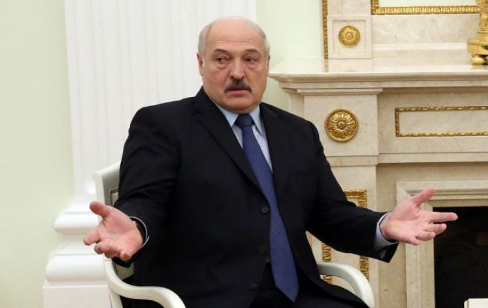 Лукашенко тайно передал Азербайджану оружие перед войной с Арменией, - Politico