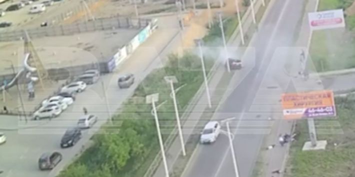 В России пьяный водитель на полной скорости влетел в толпу подростков, есть погибшие: видео