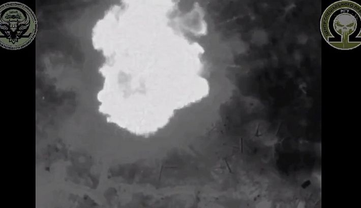 На Запорожском направлении операторы БПЛА уничтожили полевой склад с боекомплектом (видео)