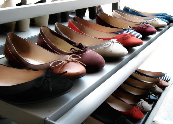 Обувь оптом – особенности и плюсы для владельцев розничных магазинов