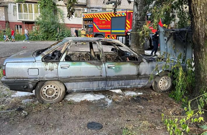В Запорожье за один вечер сгорели две машины (видео)