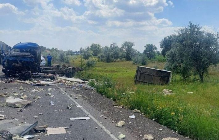 Трагедия под Мелитополем: из-за лопнувшего колеса КаМАЗа погибли двое (фото)