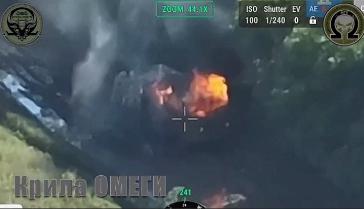 На Запорожском направлении украинские военные уничтожили машину оккупантов с боекомплектом (видео)