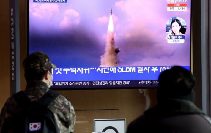 Взорвалась в воздухе. В Южной Корее заявили об испытаниях КНДР гиперзвуковой ракеты