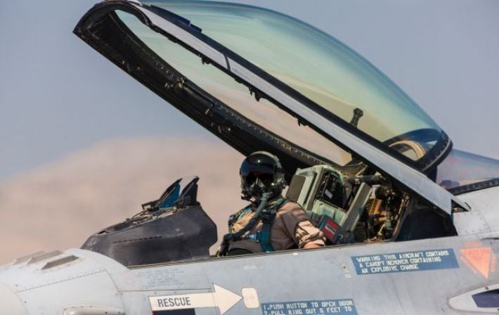 Дания подготовила первую группу украинских специалистов для обслуживания F-16
