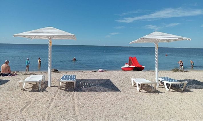 Захватили курорт, а отдыхать некому - в сети появились фото пляжей т.о. Бердянска