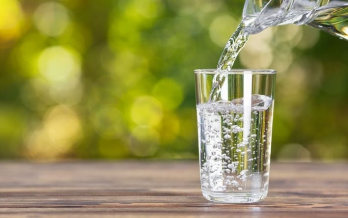 Що буде з організмом, якщо пити мало води, чи потрібно випивати 2 літри у спеку