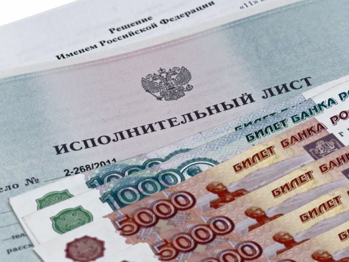 В оккупированном Мелитополе горе-отец задолжал полмиллиона рублей алиментов