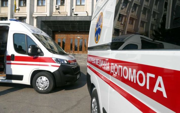 Обломки дрона РФ упали на дом в Житомирской области: начался пожар, есть раненая
