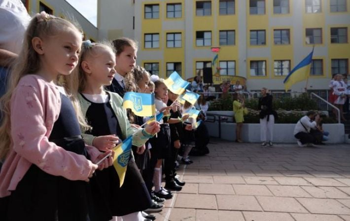 Где в Украине школы начнут обучение уже в августе: названы области